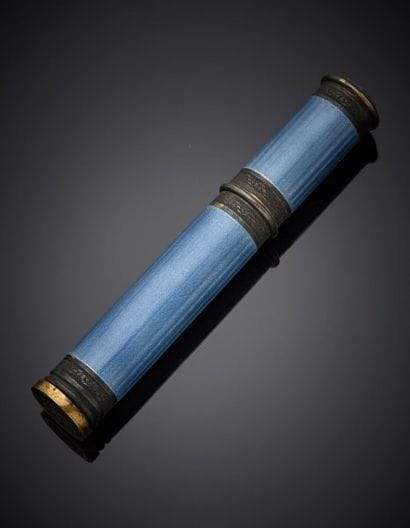 A.Aucoq
Silver case = 800‰, cylindrical form...