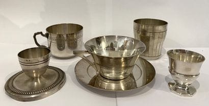 Lot including :
Silver-plated cup and saucer.
Silver-plated...