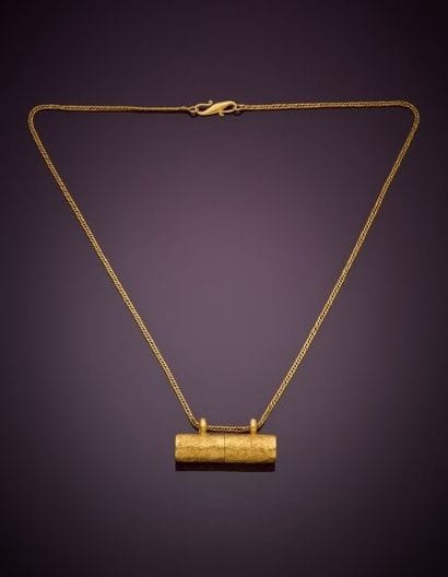 Amulet holder in yellow gold = 18K 750‰,...