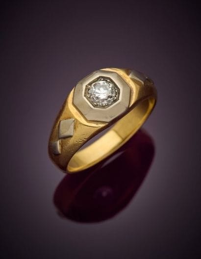 18K 750‰ two-tone gold signet ring, set with...