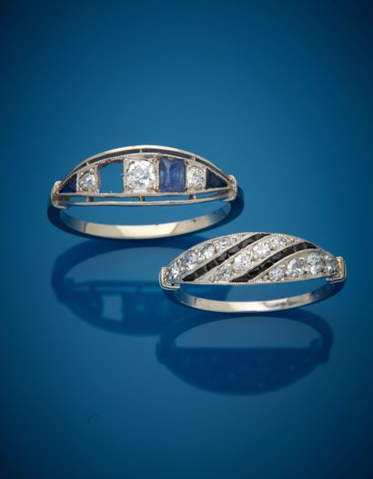 Lot including:
An 850% platinum ring set...