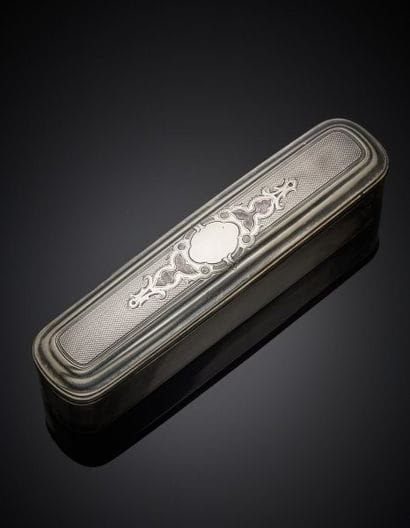 Oblong-shaped box in 1er titre 950‰ silver,...