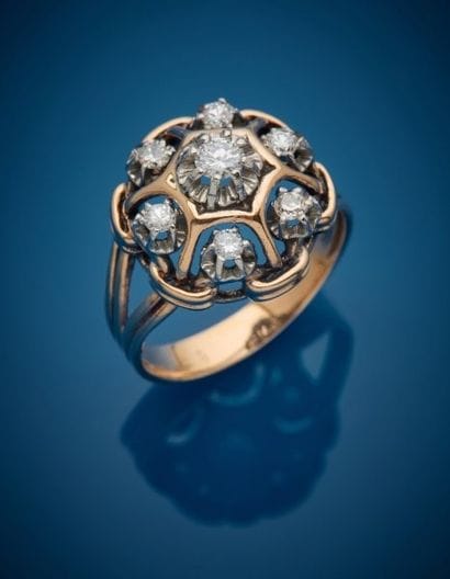 Round-shaped 18K 750‰ two-tone gold ring...