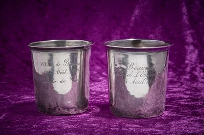 Pair of engraved plain silver 1st title 950‰...