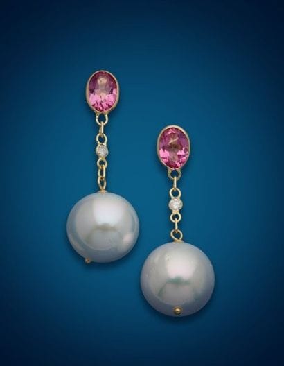 Earrings in 18K yellow gold 750‰, set with...