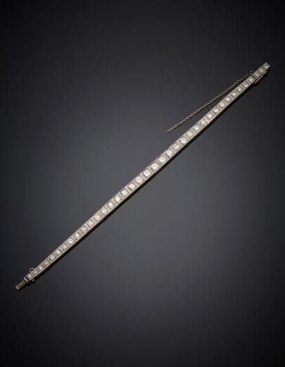 Falling platinum 850‰ line bracelet set with...