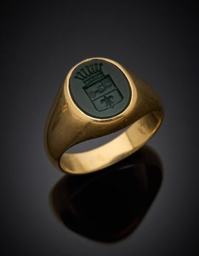Chevalière in 18K yellow gold 750‰, set with...