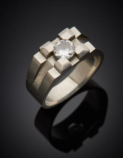 18k white gold signet ring (750)
set with...