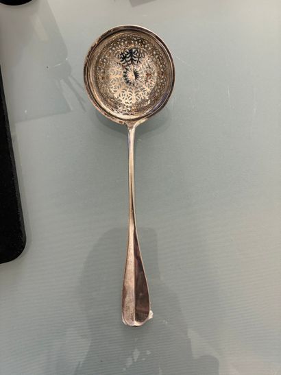 SAUPOUDRER SPOON in silver 800 thousandths
Gross...