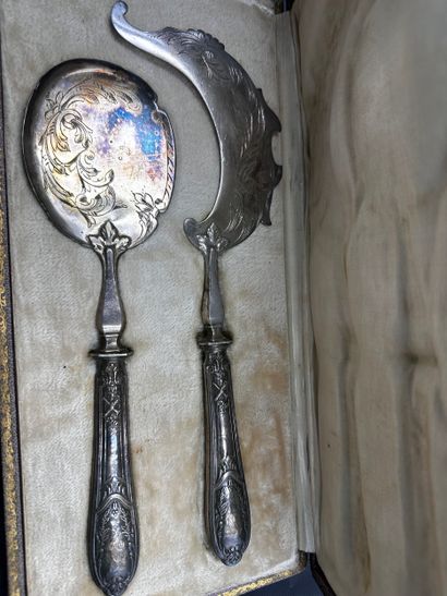 GATE SET with silver handle decorated with...