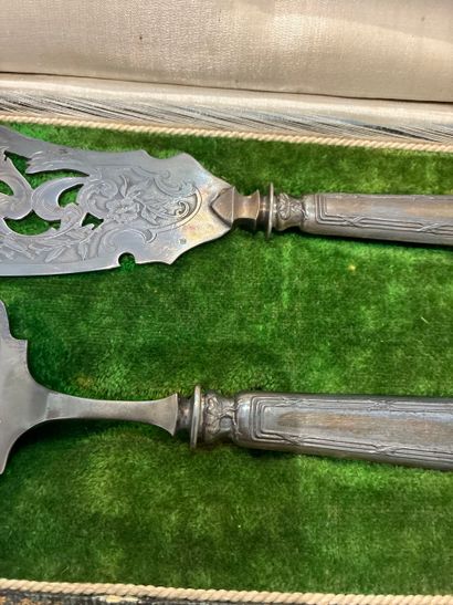FISH-SERVICE silver handle with ribboned...