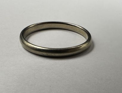 Wedding band in 18K white gold ( 750 thousandths)
Weight...