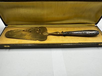 PIE SHELF with silver handle decorated with...
