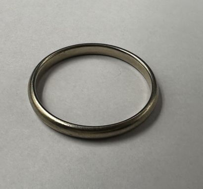 Wedding band in 18K white gold ( 750 thousandths)
Weight...