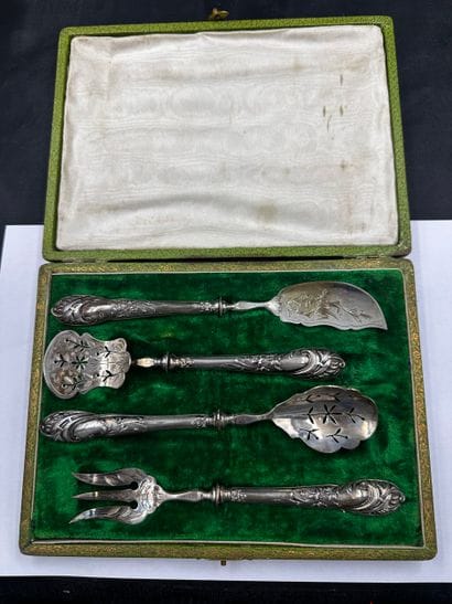 HORS D'ŒUVRE SET (4 pieces) in silver-plated...