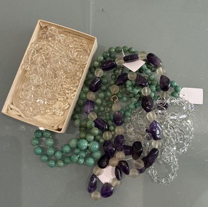 LOT OF SAUTOIRS including : 
Amethyst, glass...