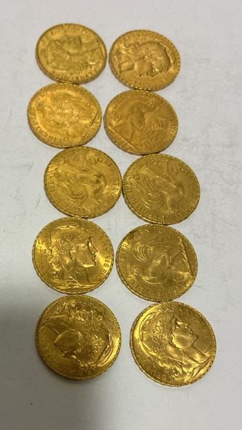 10 20-franc gold coins featuring Marianne...