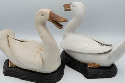 CHINA, 19th century.
Pair of ducks in white...