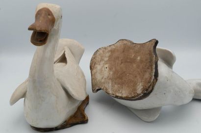 CHINA, 19th century.
Pair of ducks in white...