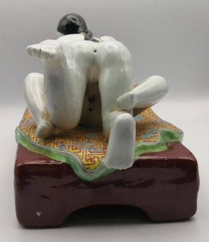 CHINA, circa 1960.
Erotic scene in polychrome...