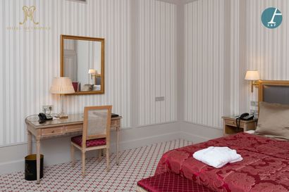 En provenance de l'Hôtel Métropole (Bruxelles)...