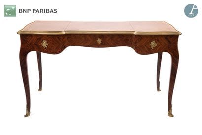 Flat desk in rosewood, the moving belt opening...