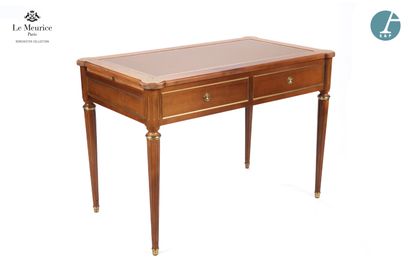 En provenance de l'Hôtel Le Meurice.
Bureau...