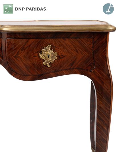Flat desk in rosewood, the moving belt opening...