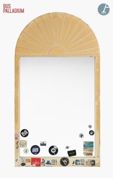 En provenance du 1er fumoir du Bus Palladium



Miroir...