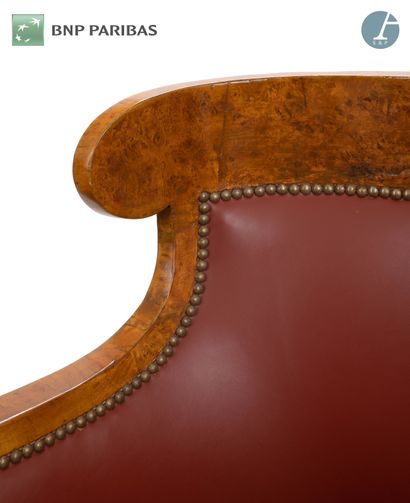 Suite de deux bergères, deux chaises et un...