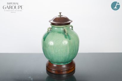 En provenance de l'Imperial Garoupe - Réception

Vase...