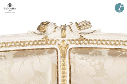 En provenance de l'Hôtel Le Meurice.
Tête...