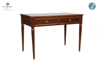 En provenance de l'Hôtel Le Meurice.
Bureau...