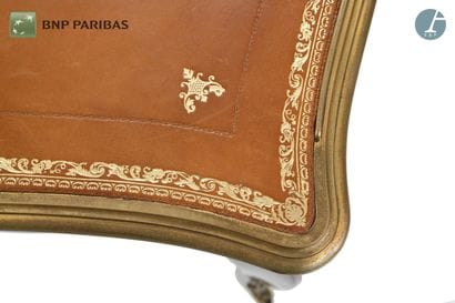Flat desk in rosewood, the moving belt opening...