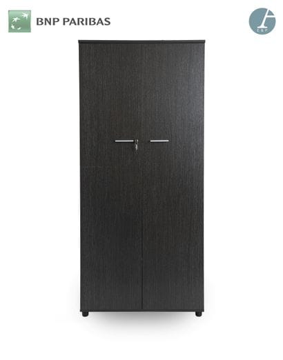 Armoire JET,
Deux portes avec serrures équipée...