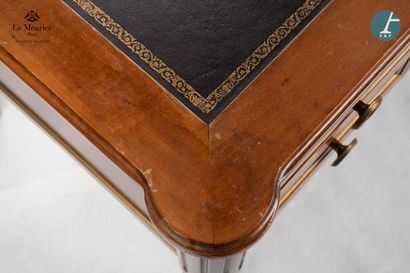 En provenance de l'Hôtel Le Meurice.
Bureau...