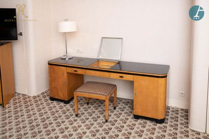 From the Metropole Hotel (Brussels): 
Complete...