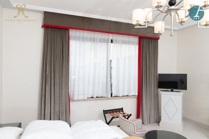 En provenance de l'Hôtel Métropole (Bruxelles)...