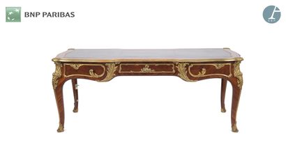 Bureau plat en satiné et bois de violette,...