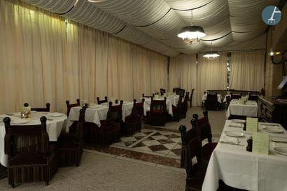 En provenance de la Maison Ladurée - Salon...