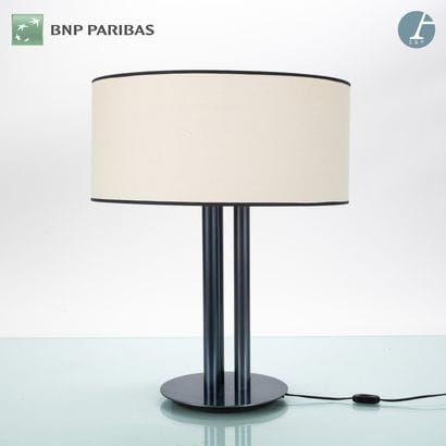 Lampe en métal,
Le fût composé de trois cylindres.

H...