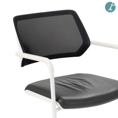 STEELCASE
Ensemble de quatre chaises en plastique...