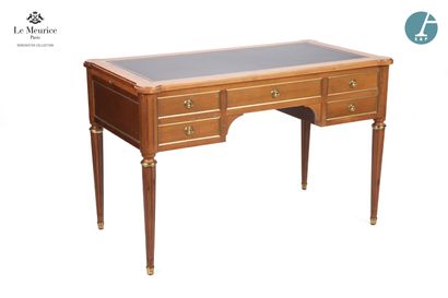 En provenance de l'Hôtel Le Meurice.
Bureau...