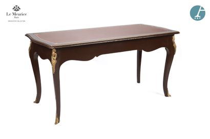 En provenance de l'Hôtel Le Meurice.
Bureau...