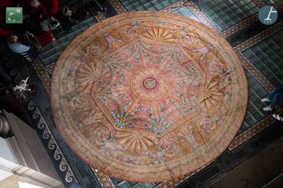 Manufacture of the SAVONNERIE
Circular carpet...