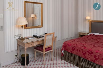 En provenance de l’Hôtel Métropole (Bruxelles)...