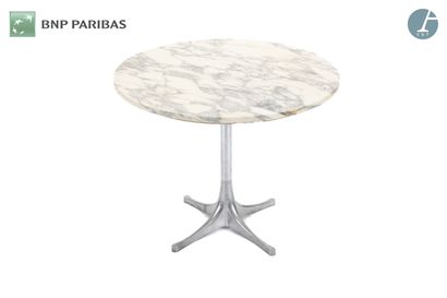 Circular table,
Cruciform base in chromed...