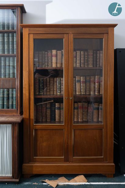 Bibliothèque vitrine en acajou et placage...