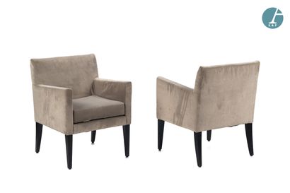 Paire de fauteuils entièrement garnis de...