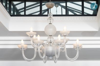 Lustre en cristal, plafond de coupe semi-sphérique,...